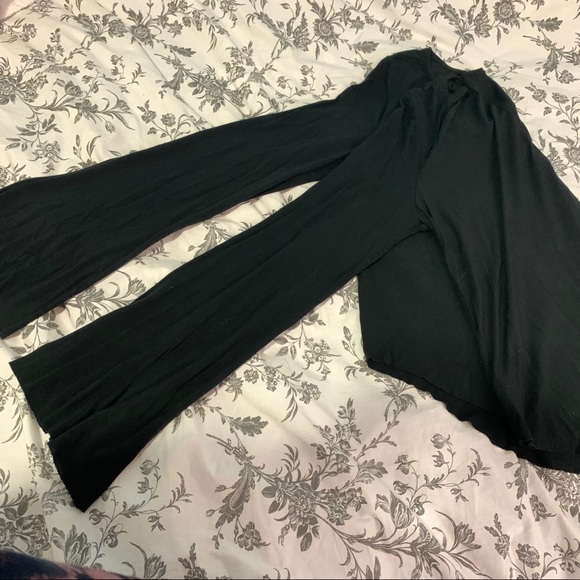 2 for $15‼️ Black Bell Sleeves Top w/ adjustable neckline - Picture 5 of 6